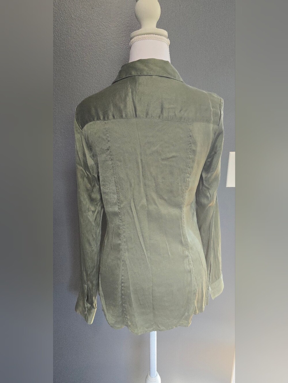 White House Black Market Olive Green Button-Front Blouse 95% Silk - Picture 4 of 7